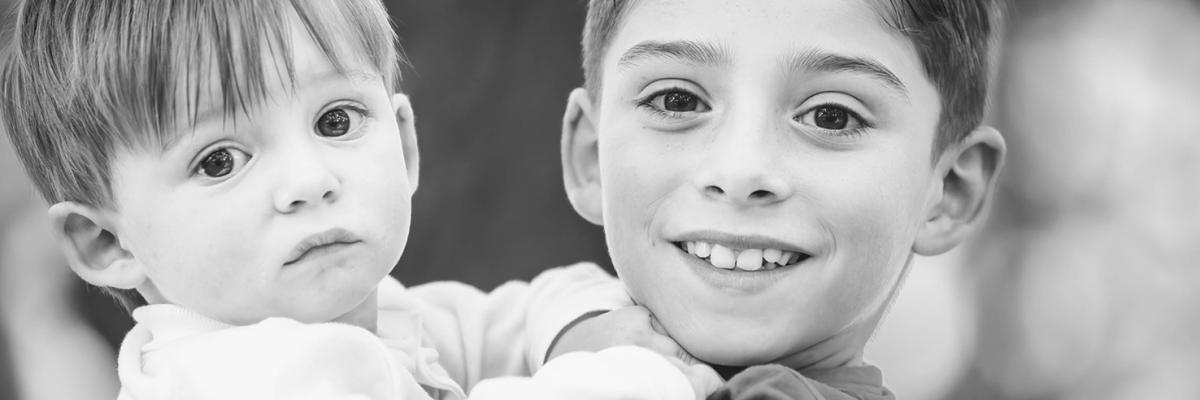 Photographe de portrait enfants et familles au Puy en Velay, Haute Loire. En studio ou en extérieur.